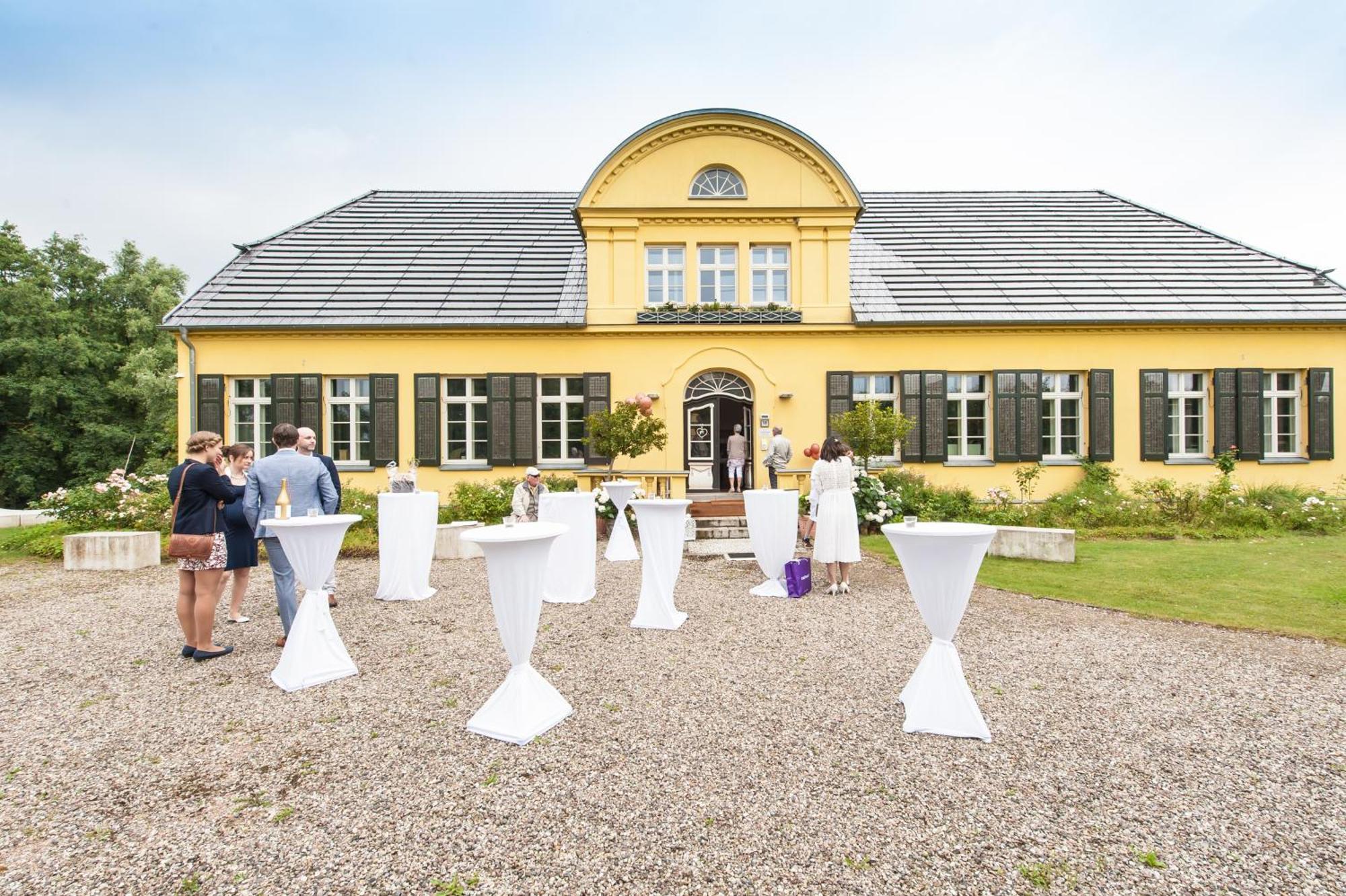 Gutshaus Mit Seeblick - Oekologisch & Nachhaltig Lubow Exterior photo